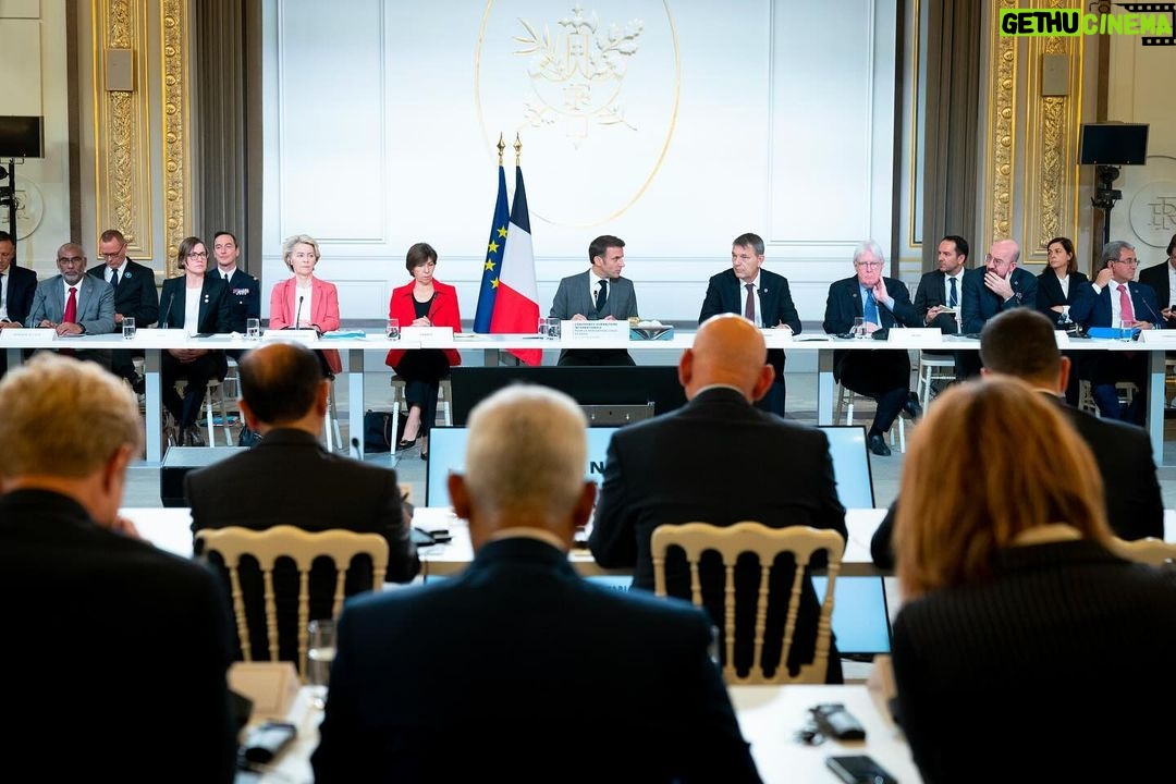 Emmanuel Macron Instagram - À la Conférence humanitaire internationale pour la population de Gaza que nous organisons, je confirme notre solidarité : la France porte son effort à 100 millions d'euros.