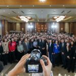 Emmanuel Macron Instagram - Entre le Kazakhstan et la France, il y a les accords conclus ce jour, nombreux. Il y a notre coopération face aux grands défis. Et il y a nos jeunesses ! Trait d’union entre nos cultures et nos langues, les jeunes que j’ai rencontrés à Astana incarnent notre amitié. Astana, Kazakhstan
