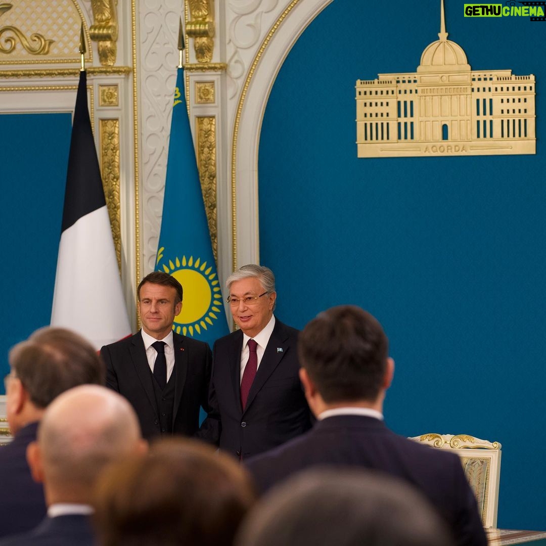 Emmanuel Macron Instagram - Dans un monde où les grandes puissances voudraient redevenir hégémoniques, où d’autres deviennent imprévisibles, il est bon de savoir compter sur des partenaires et amis avec qui partager et bâtir de nouvelles perspectives. Le Kazakhstan et la France sont de ceux-là. Astana, Kazakhstan