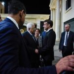 Emmanuel Macron Instagram – Il était essentiel pour moi de revenir à Ramallah à la rencontre du Président de l’Autorité palestinienne Mahmoud Abbas.
 
Mes condoléances aux victimes des violences engendrées par l’attaque terroriste du Hamas, une tragédie pour les Israéliens mais aussi pour les Palestiniens. Ramallah, Palestine