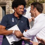 Emmanuel Macron Instagram – Nous sommes en train de gagner.

Je ne parle pas de ce match, mais de notre bataille pour rendre le parasport plus accessible et plus visible !

Dans 325 jours, les athlètes paralympiques feront rêver le monde depuis la France ! La Nation sera derrière nos champions. Place de la République