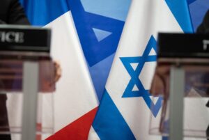 Emmanuel Macron Instagram - Avec le Président Isaac Herzog et le Premier ministre Benyamin Netanyahou, pour témoigner de la solidarité des Français à l’égard du peuple Israélien.
