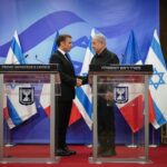 Emmanuel Macron Instagram - Avec le Président Isaac Herzog et le Premier ministre Benyamin Netanyahou, pour témoigner de la solidarité des Français à l’égard du peuple Israélien. Israel