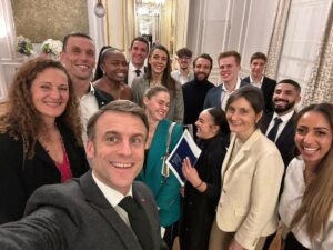 Emmanuel Macron Instagram - Fiertés françaises.
 
Bienvenue à l’Élysée, chers grands sportifs, vous qui porterez nos couleurs cet été, à domicile !

On compte sur vous pour monter sur les podiums. Comptez sur nous pour vous y porter et vous soutenir, toujours.