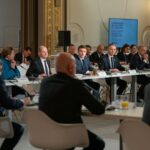 Emmanuel Macron Instagram - Conviction partagée avec nos partenaires : la Russie ne peut ni ne doit gagner en Ukraine. Shared conviction with our partners: Russia cannot and must not win in Ukraine.