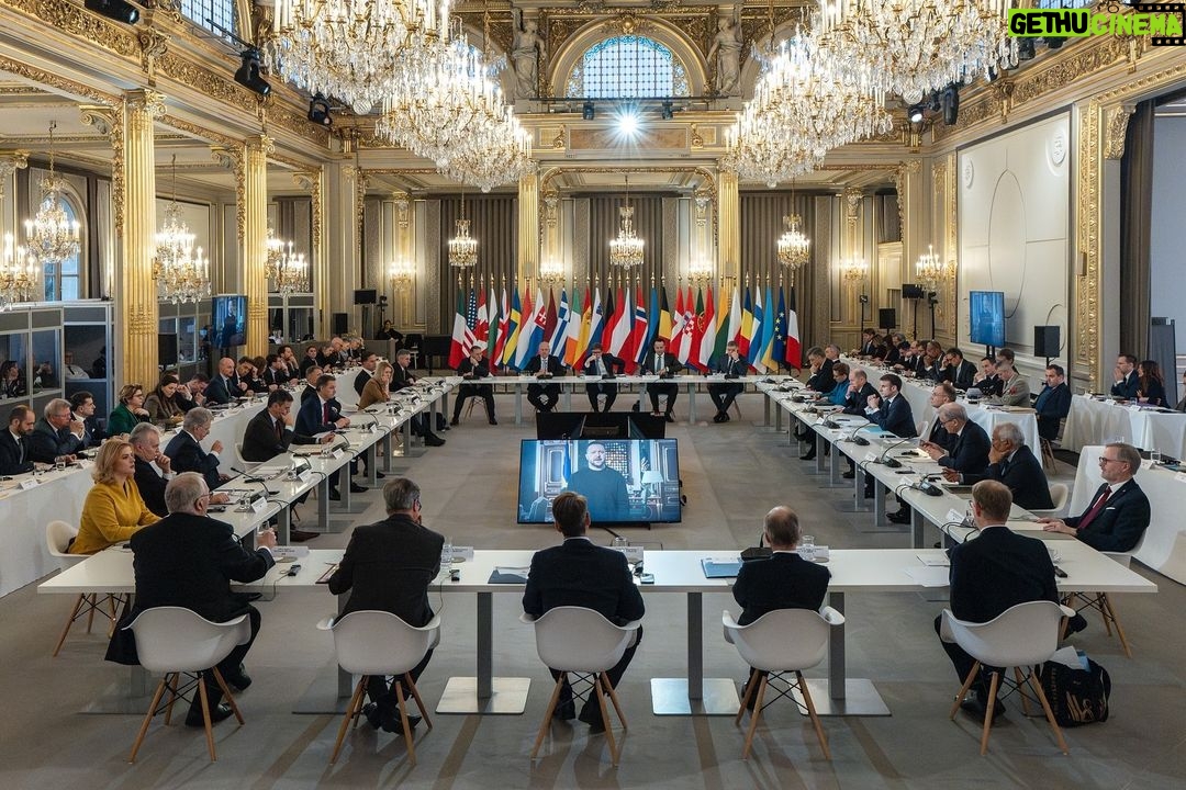 Emmanuel Macron Instagram - C’est de notre soutien à l’Ukraine et de notre sécurité collective dont nous parlons. Un sursaut est nécessaire de notre part à tous. —— Ми говоримо про підтримку України та нашої колективної безпеки. Нам усім необхідно зробити колективний стрибок. —— We are talking about our support for Ukraine and our collective security. A collective leap is necessary from all of us.