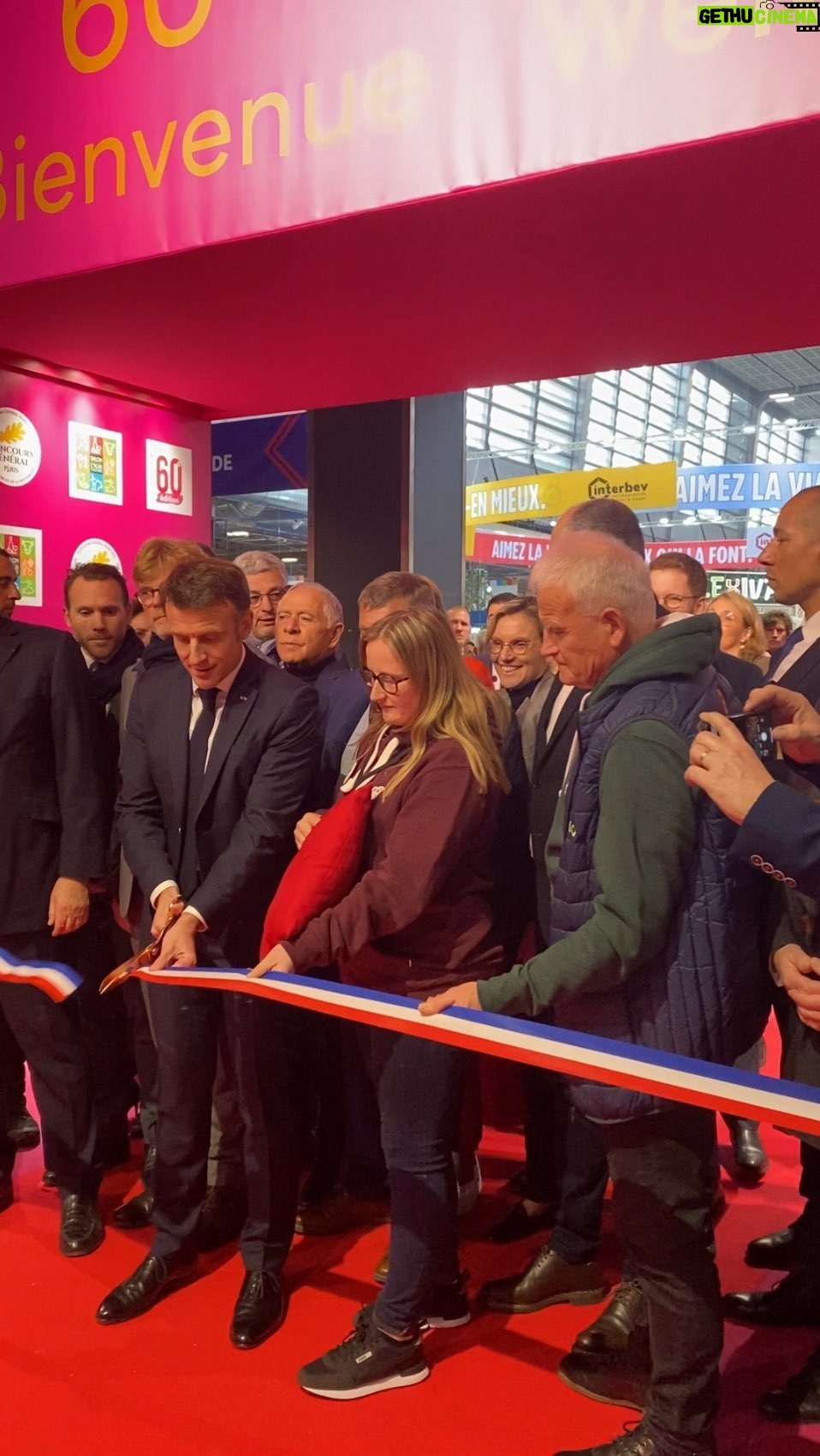 Emmanuel Macron Instagram - Je suis fier de notre agriculture et je me bats pour elle. Je veux qu’on puisse protéger ceux qui nous nourrissent.