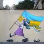 Emmanuel Macron Instagram - Deux ans de guerre. Frappée et meurtrie, mais toujours debout. L’Ukraine se bat pour elle, pour ses idéaux, pour notre Europe. Notre engagement à ses côtés ne faiblira pas. Two years of war. Battered and bruised, but still standing. Ukraine is fighting for itself, for its ideals, for our Europe. Our commitment at its side will not waver. Peinture : @seth_globepainter
