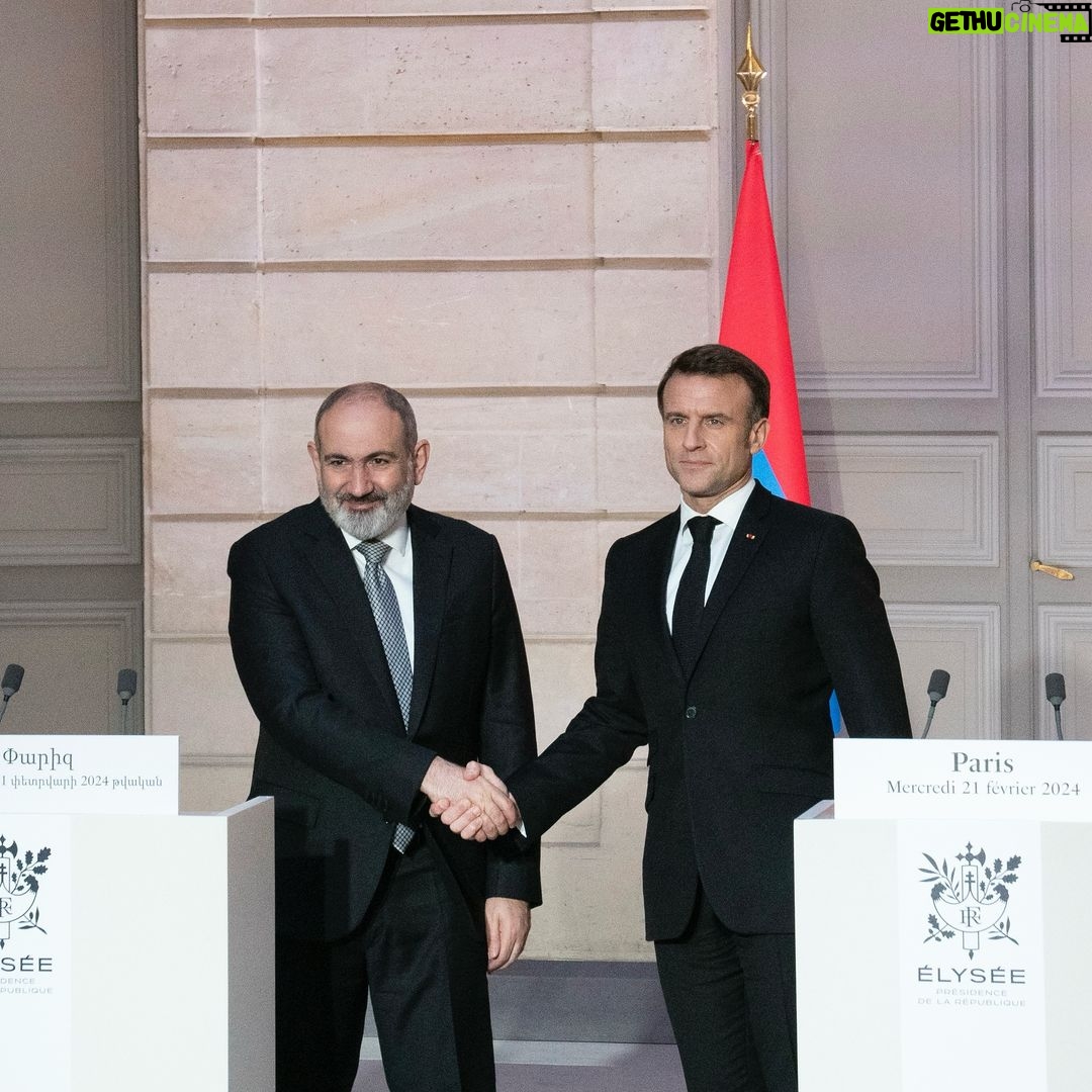 Emmanuel Macron Instagram - Ce jour où la France honore Missak et Mélinée Manouchian, où elle reconnaît la contribution des Arméniens à la Nation française, à l’esprit de résistance, à la lutte pour la liberté, votre présence est importante pour nous. Je vous dis à nouveau le soutien de la France. - Այսօր, երբ Ֆրանսիան մեծարում է Միսաք և Մելինե Մանուշյաններին, երբ երախտապարտ է հայերին իրենց ավանդի համար՝ ի նպաստ ֆրանսիական ազգի, դիմադրության ոգու, հանուն ազատության պայքարի, Ձեր ներկայությունը կարևոր է մեզ համար։ Եվս մեկ անգամ վերահաստատում եմ Ձեզ Ֆրանսիայի աջակցությունը։