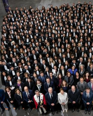 Emmanuel Macron Instagram - Avec la nouvelle promotion de magistrats, la plus grande de la Ve République. Fierté !
