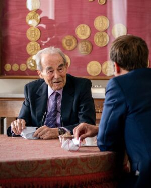 Emmanuel Macron Instagram - Avocat, garde des Sceaux, homme de l’abolition de la peine de mort. Robert Badinter ne cessa jamais de plaider pour les Lumières. Il était une figure du siècle, une conscience républicaine, l’esprit français.