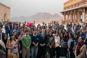 Emmanuel Macron Instagram - C’est à la fois un honneur et une marque d’amitié d’être invité en Inde à l’occasion de sa fête nationale.

Je viens célébrer et consolider notre partenariat d’exception. Première étape : rapprocher nos jeunesses.

Nous avons tant à faire ensemble !