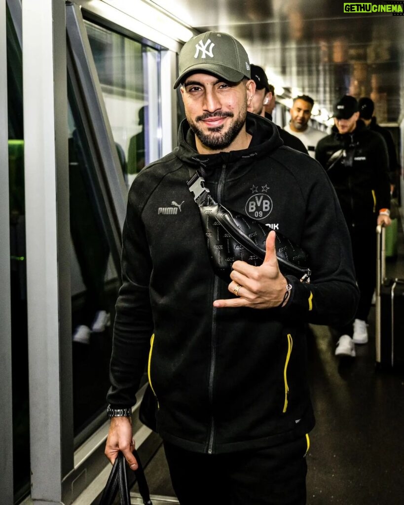 Emre Can Instagram - Back to work 🤙✈️ ps. How do you like my belt bag 👀? #comingsoon Singapore