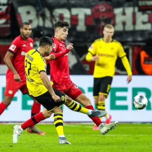 Emre Can Instagram - My Bundesliga debut for @bvb09 #OnThisDay 2 years ago ⚽🚀💪 #EC23 #weCan