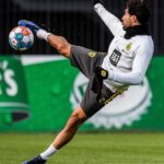 Emre Can Instagram – When football meets flexibility 💥 #EC23