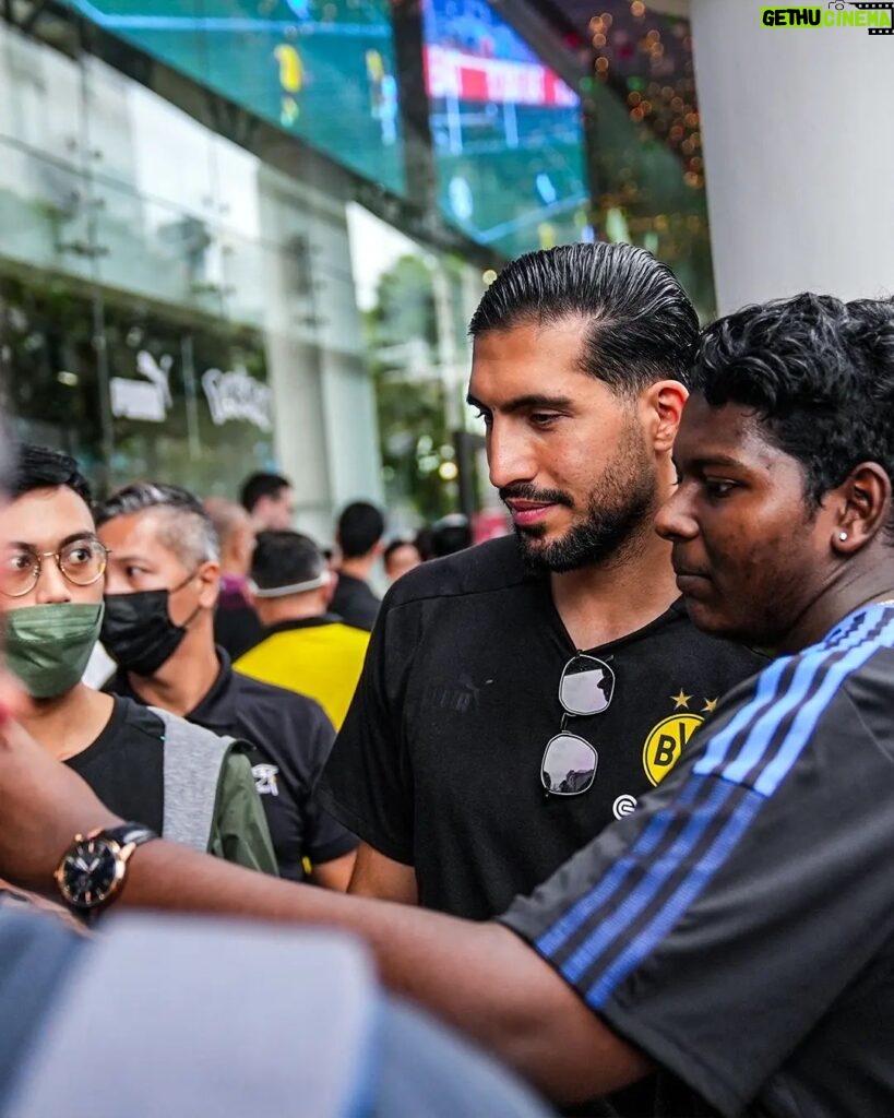 Emre Can Instagram - Asia Tour 2022 - that's a wrap! Thank you for the great hospitality 🙏⚫️🟡 #weCan Vietnam