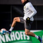 Emre Can Instagram – When football meets flexibility 💥 #EC23
