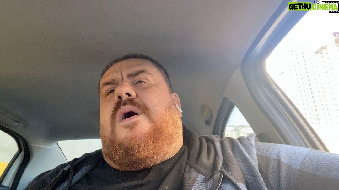 Emre Mutlu - 11.1K Likes - Cuma trafiğinden bir tık erken yırtıp milleti esir alan model!