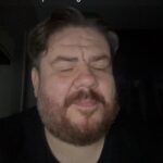 Emre Mutlu Instagram – Canlı müzikte biten ilişkinin en yakın şahidi kankayla sürekli göz teması kurmak.