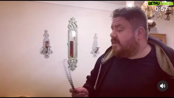 Emre Mutlu Instagram - Semt abisi Sezgin Tesbih işine girmiştir! Tesbihin kimliğindir şeqli... w/ @i.ayaydin #semtabisisezgin