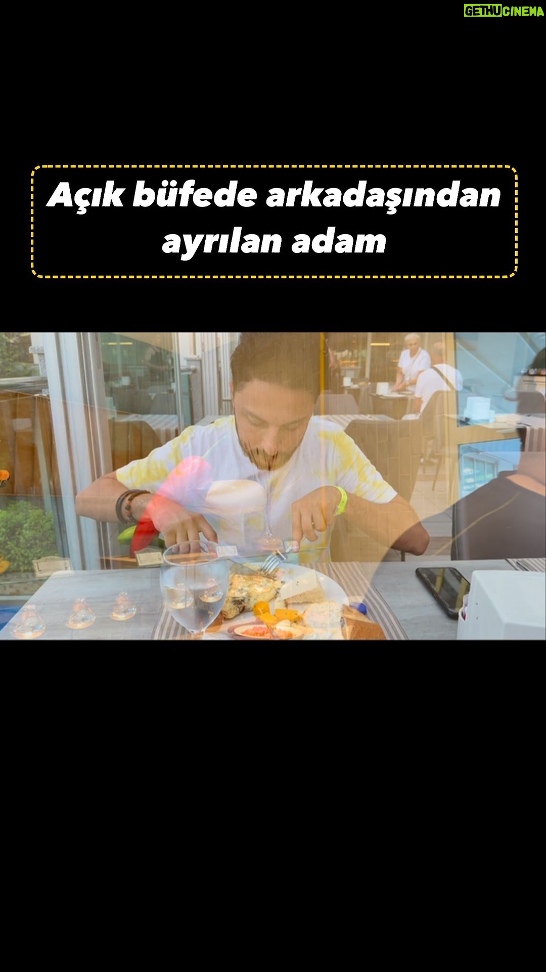 Emre Mutlu - 28.7K Likes - Açık büfede arkadaşından ayrılan adam. W/ @burakkaydinnnnn