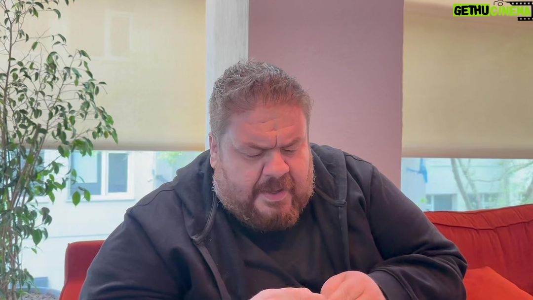 Emre Mutlu - 13.9K Likes - İkramda baskılı yönlendirme ile iyileri kendine bırakan model @trioradyo