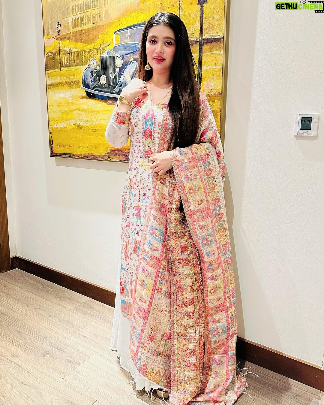 Ena Saha Instagram - Satisfaction lies in the effort, not in the attainment, full effort is full victory. Mahatma Gandhi 📸 @_rimi24_
