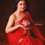 Ena Saha Instagram - The alluring @ena1996gemini Makeup artist @brushofpritam Hair stylist @abinashbhowmick_official Stylist @kiara_sen111 Camera Canon R5 Lens Canon 70-200 2.8 #VibeWithCanon #canWithCanon #TathagataGhoshPhotography #DurgaPujo @canonindia_official @visheshmagoo @surreal.frames @debmalyasarkar2004 @djayanta2 @deepon9