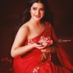 Ena Saha Instagram - The alluring @ena1996gemini Makeup artist @brushofpritam Hair stylist @abinashbhowmick_official Stylist @kiara_sen111 Camera Canon R5 Lens Canon 70-200 2.8 #VibeWithCanon #canWithCanon #TathagataGhoshPhotography #DurgaPujo @canonindia_official @visheshmagoo @surreal.frames @debmalyasarkar2004 @djayanta2 @deepon9