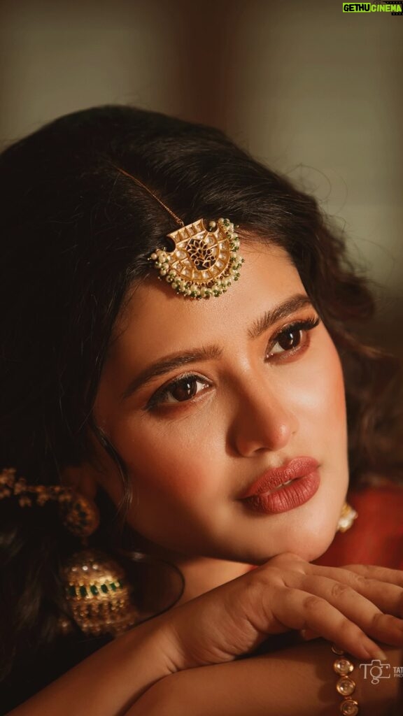 Ena Saha Instagram - This #saptami let’s leave all complains and blames of our lives and move on with acceptance and peace. #reelsvideo #reelsinstagram #saptami #subhosaptami #enasaha #photooftheday #photoshoot #actress #brown #dress #trending #statement #tollywood #tollywoodonline #outfitoftheday #actorslife #home #sunset #light #explorepage #explore #t2puparazzi