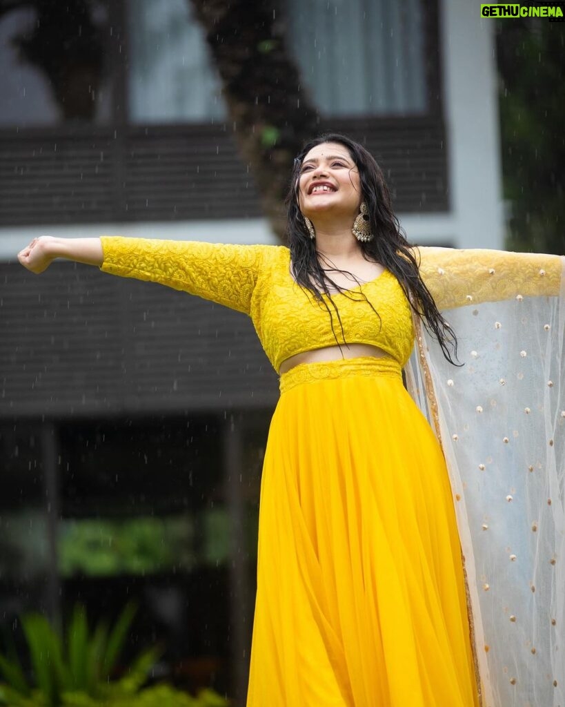 Ena Saha Instagram - Just another in my yellow world #enasaha #photooftheday #photoshoot #actress #brown #dress #trending #statement #tollywood #tollywoodonline #outfitoftheday #actorslife #home #sunset #light #explorepage #explore #t2puparazzi #yellowdress💛