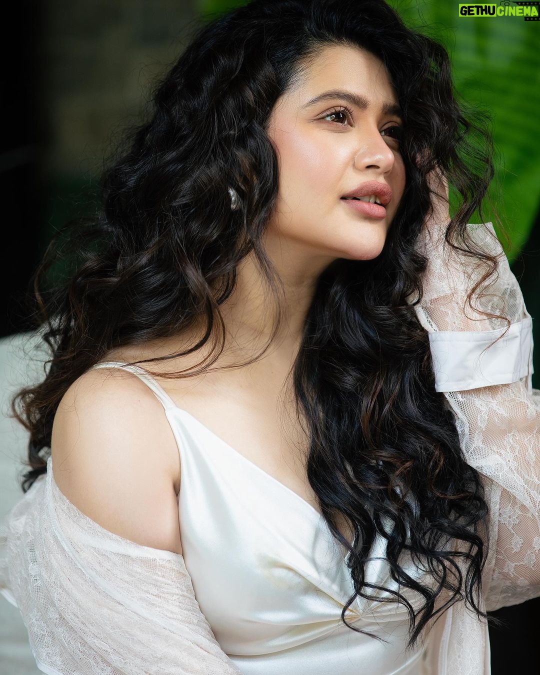 Ena Saha Instagram - A bad attitude is like a flat tire. You can't go anywhere until you change it. #enasaha #photooftheday #photoshoot #actress #white #dress #trending #statement #tollywood #tollywoodonline #outfitoftheday #actorslife #home #sunset #light #explorepage #explore #t2puparazzi