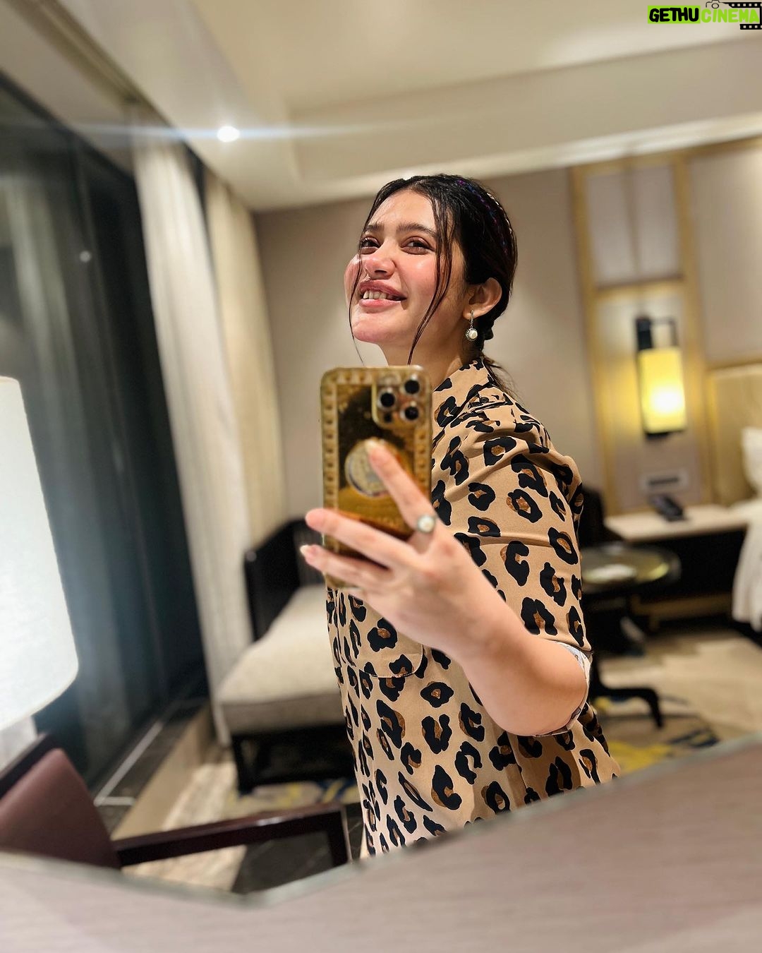 Ena Saha Instagram - Smile.sparkle.Shine . . . . #enasaha #photooftheday #photoshoot #actress #brown #dress #trending #statement #tollywood #tollywoodonline #outfitoftheday #actorslife #home #sunset #light #explorepage #explore #t2puparazzi