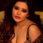 Ena Saha Instagram – a golden state of mind.

#enasaha #photooftheday #photoshoot #actress #brown #dress #trending #statement #tollywood #tollywoodonline #outfitoftheday #actorslife #home #sunset #light #explorepage #explore  #t2puparazzi