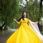 Ena Saha Instagram – Just another in my yellow world

#enasaha #photooftheday #photoshoot #actress #brown #dress #trending #statement #tollywood #tollywoodonline #outfitoftheday #actorslife #home #sunset #light #explorepage #explore #t2puparazzi #yellowdress💛