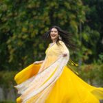 Ena Saha Instagram – Just another in my yellow world

#enasaha #photooftheday #photoshoot #actress #brown #dress #trending #statement #tollywood #tollywoodonline #outfitoftheday #actorslife #home #sunset #light #explorepage #explore #t2puparazzi #yellowdress💛