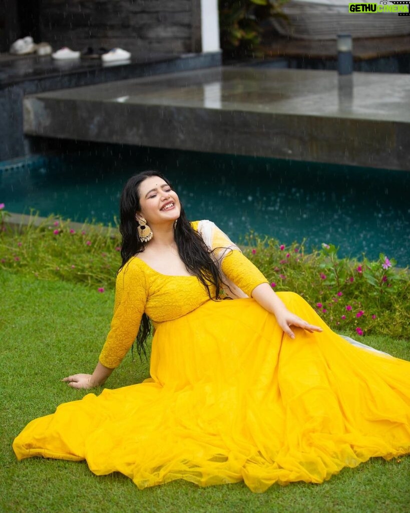 Ena Saha Instagram - Just another in my yellow world #enasaha #photooftheday #photoshoot #actress #brown #dress #trending #statement #tollywood #tollywoodonline #outfitoftheday #actorslife #home #sunset #light #explorepage #explore #t2puparazzi #yellowdress💛
