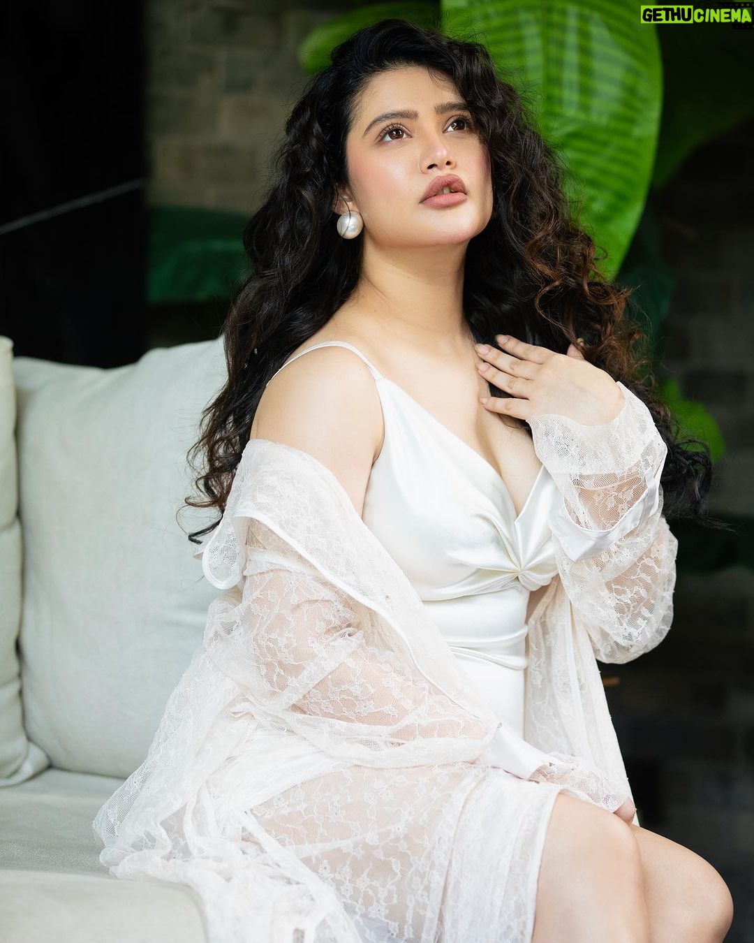 Ena Saha Instagram - A bad attitude is like a flat tire. You can't go anywhere until you change it. #enasaha #photooftheday #photoshoot #actress #white #dress #trending #statement #tollywood #tollywoodonline #outfitoftheday #actorslife #home #sunset #light #explorepage #explore #t2puparazzi