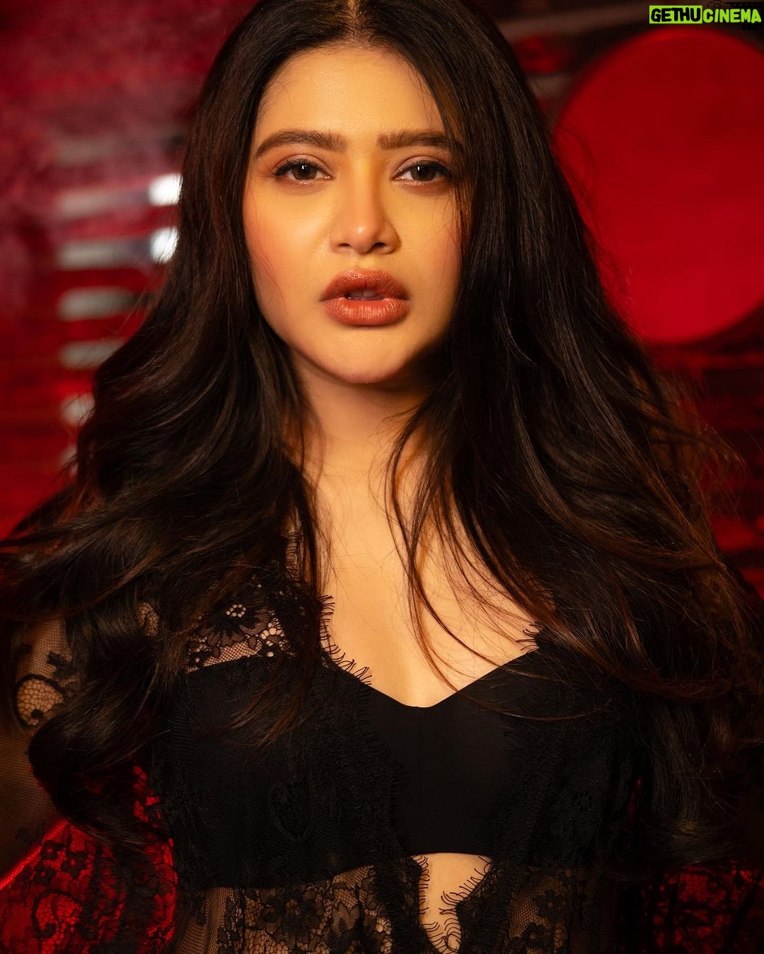 Ena Saha Instagram - Stressed but blessed 🧡 #enasaha #photooftheday #photoshoot #actress #blackandred #dress #trending #statement #tollywood #tollywoodonline #outfitoftheday #actorslife #home #sunset #light #explorepage #explore #t2puparazzi