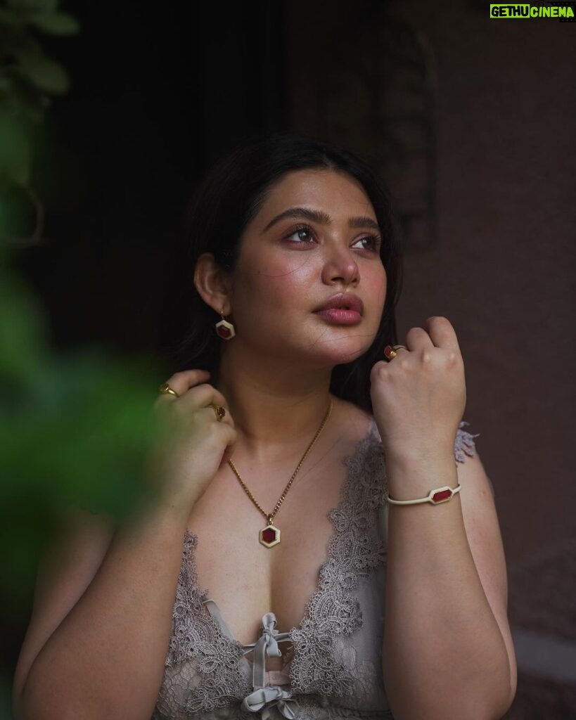 Ena Saha Instagram - Finding beauty in every little detail. ... #enasaha #photooftheday #photoshoot #actress #brown #dress #trending #statement #tollywood #tollywoodonline #outfitoftheday #actorslife #home #sunset #light #explorepage #explore #t2puparazzi