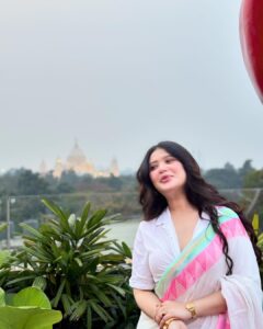 Ena Saha Instagram - #swarasti_puja_special❤️ and saree 😁