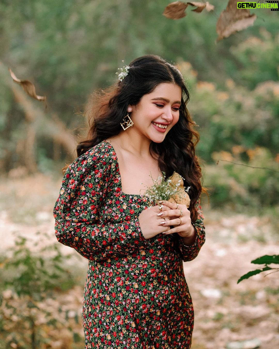 Ena Saha Instagram - Happy galentines day to all my girlies out there….. Photo:- @abhinaskarphotography Video:- @argha_giri Creative Designer:- @_rimi24_ Hairstylist:- @debashree_nandy #enasaha #photooftheday #photoshoot #actress #brown #dress #trending #statement #tollywood #tollywoodonline #outfitoftheday #actorslife #home #sunset #light #explorepage #explore #t2puparazzi