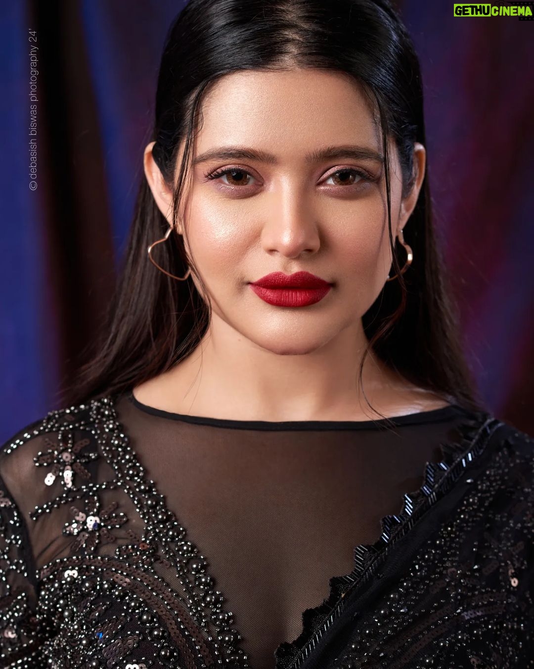 Ena Saha Instagram - @subham_chakraborty143 @ena1996gemini @kushalchatterjeeofficial @debasishbiswas_photography @studio_d_impact #fashion #actress #blacksaree #designer #makeupartist #photooftheday #saturdaymotivation #thankgodforeverything #debasishbiswas_photography Kolkata