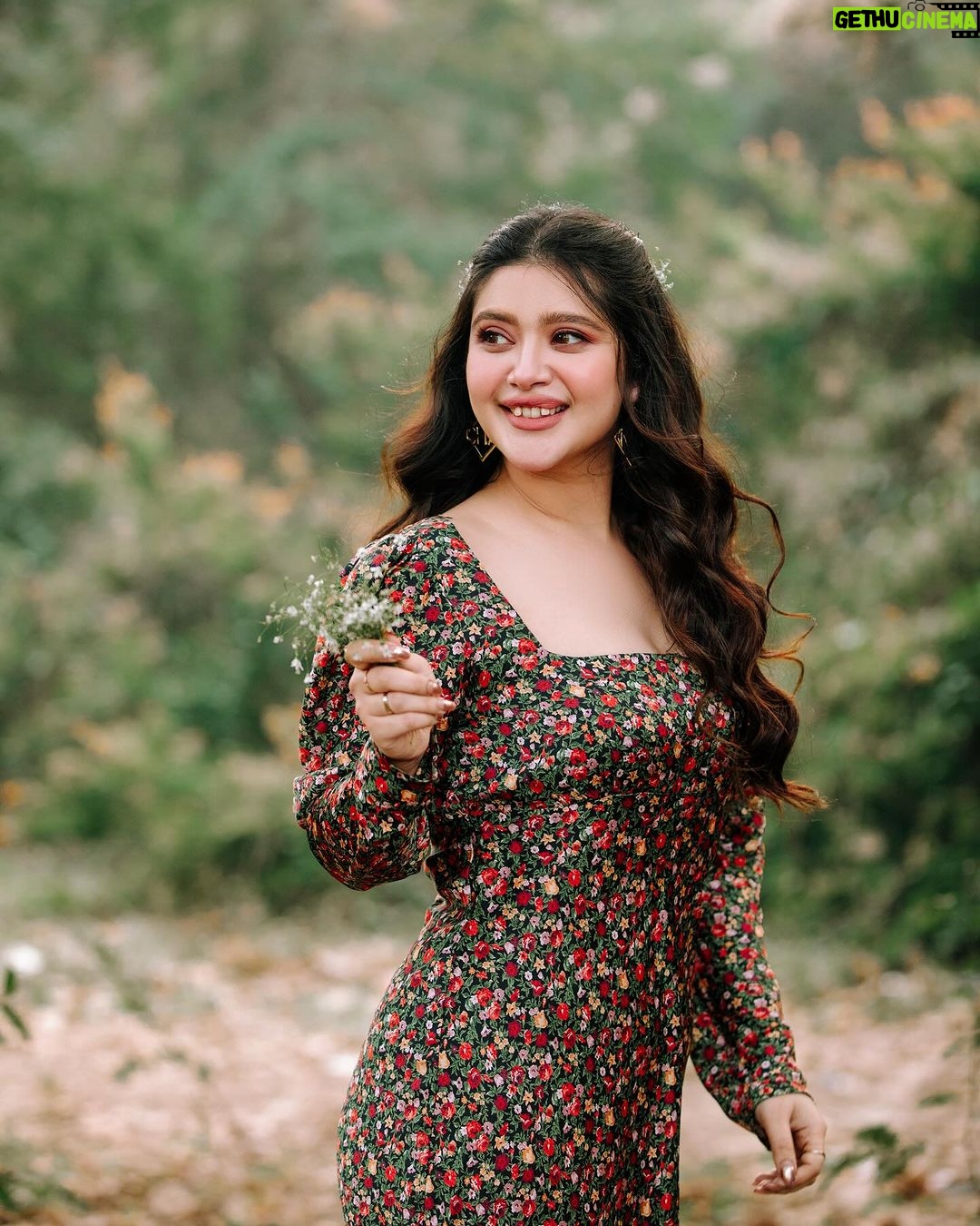 Ena Saha Instagram - Happy galentines day to all my girlies out there….. Photo:- @abhinaskarphotography Video:- @argha_giri Creative Designer:- @_rimi24_ Hairstylist:- @debashree_nandy #enasaha #photooftheday #photoshoot #actress #brown #dress #trending #statement #tollywood #tollywoodonline #outfitoftheday #actorslife #home #sunset #light #explorepage #explore #t2puparazzi