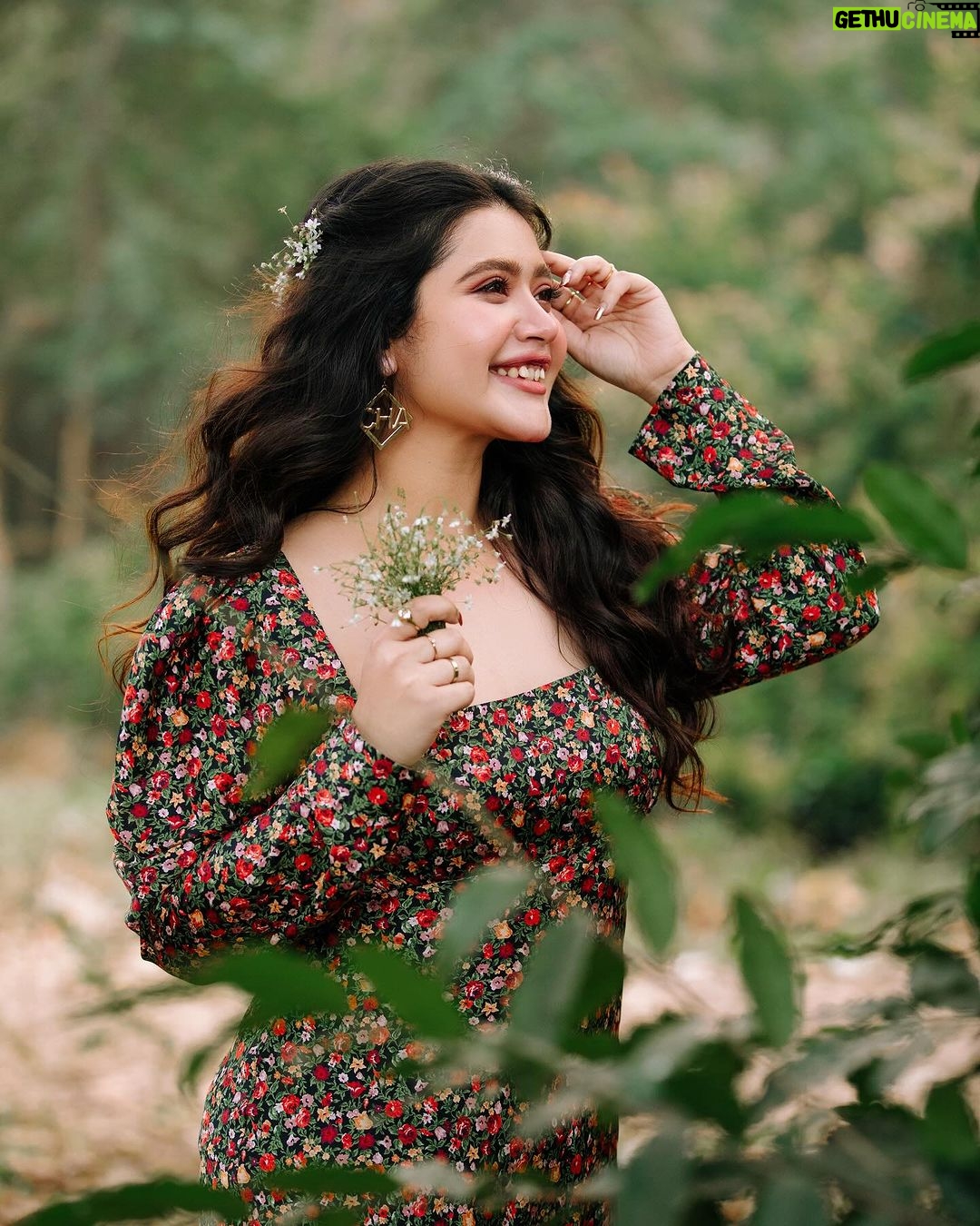 Ena Saha Instagram - Happy galentines day to all my girlies out there….. Photo:- @abhinaskarphotography Video:- @argha_giri Creative Designer:- @_rimi24_ Hairstylist:- @debashree_nandy #enasaha #photooftheday #photoshoot #actress #brown #dress #trending #statement #tollywood #tollywoodonline #outfitoftheday #actorslife #home #sunset #light #explorepage #explore #t2puparazzi