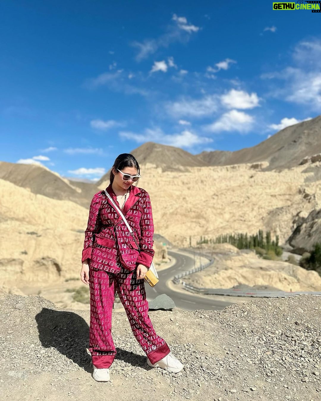 Ena Saha Instagram - Life is a climb, but the view is great. #enasaha #photooftheday #photoshoot #actress #brown #dress #trending #statement #tollywood #tollywoodonline #outfitoftheday #actorslife #home #sunset #light #explorepage #explore #t2puparazzi
