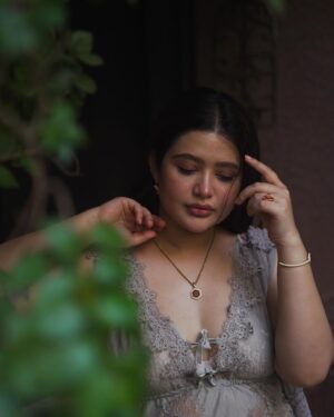 Ena Saha Instagram - Finding beauty in every little detail. ...

#enasaha #photooftheday #photoshoot #actress #brown #dress #trending #statement #tollywood #tollywoodonline #outfitoftheday #actorslife #home #sunset #light #explorepage #explore #t2puparazzi