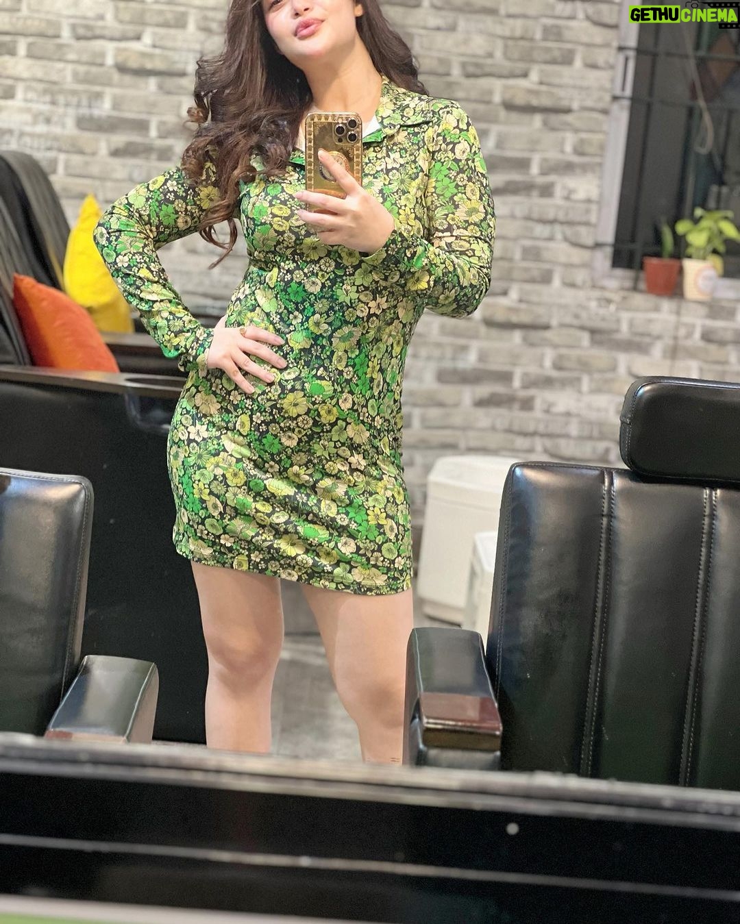 Ena Saha Instagram - #mirror #selfie cause “Main apni favourite hoon”