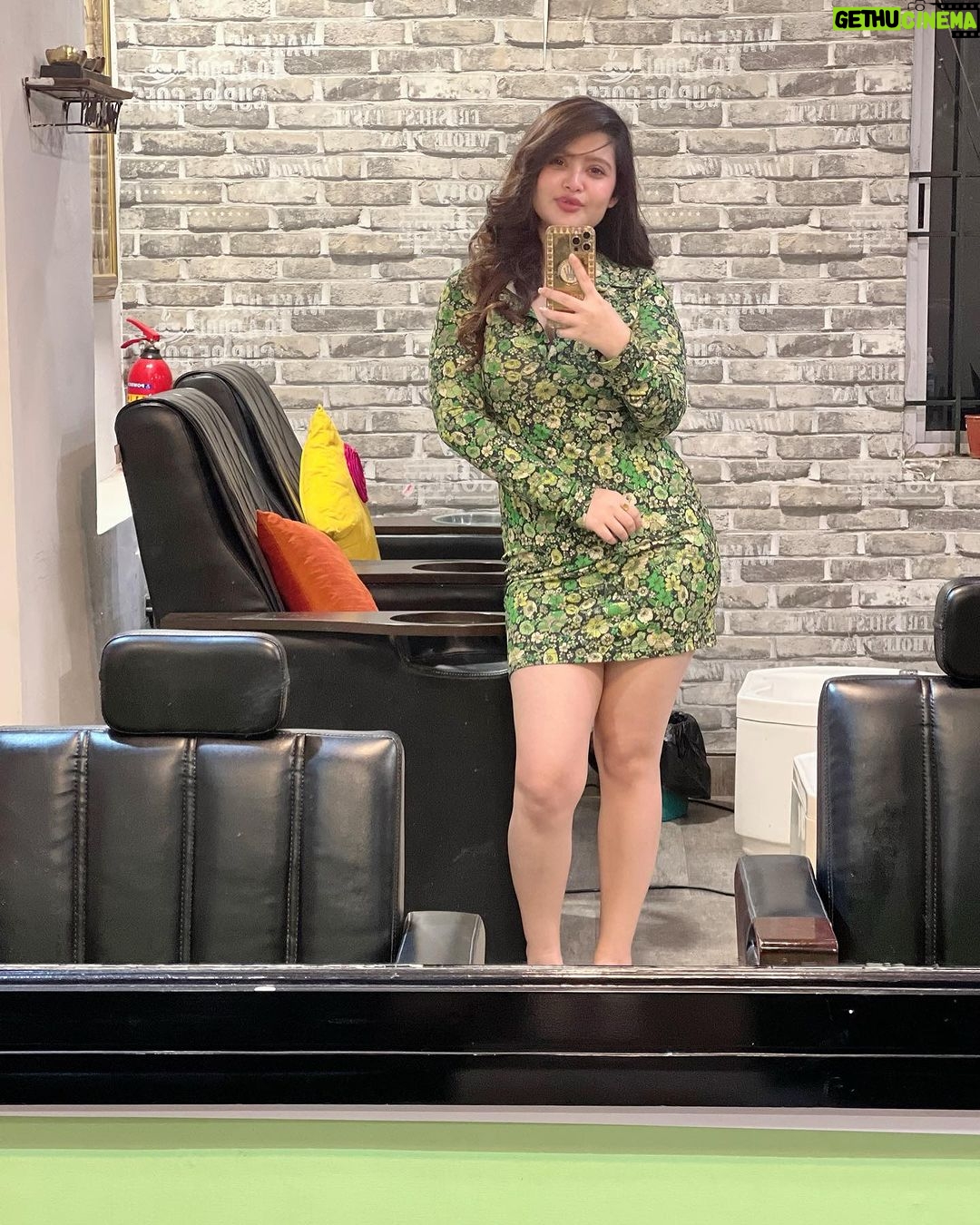 Ena Saha Instagram - #mirror #selfie cause “Main apni favourite hoon”