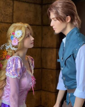 Enako Instagram - 人生初のDハロに行ってきました✨
『塔の上のラプンツェル』のラプンツェルの仮装したよ🌸
(横にいるフリンはスタンミ)

#disneyland #disneyhalloween #dハロ #dハロ仮装